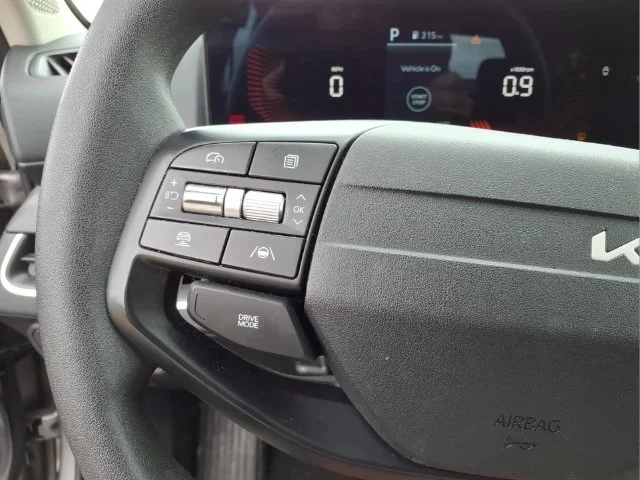 2025 Kia K4 LXS - Photo 18
