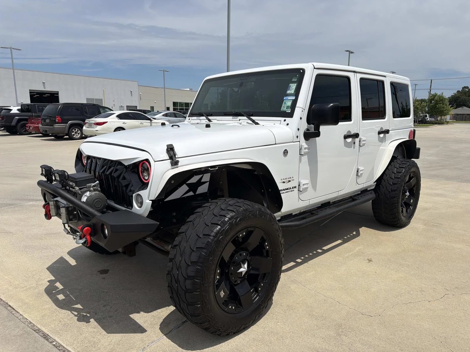 Used 2017 White Jeep Sahara 4x4 image 3