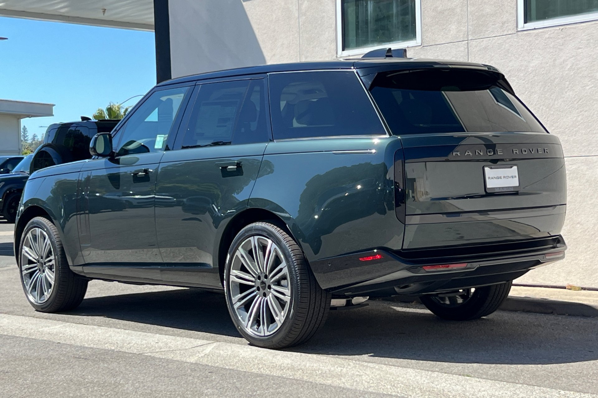 New 2026 Belgravia Green Land Rover SE image 6
