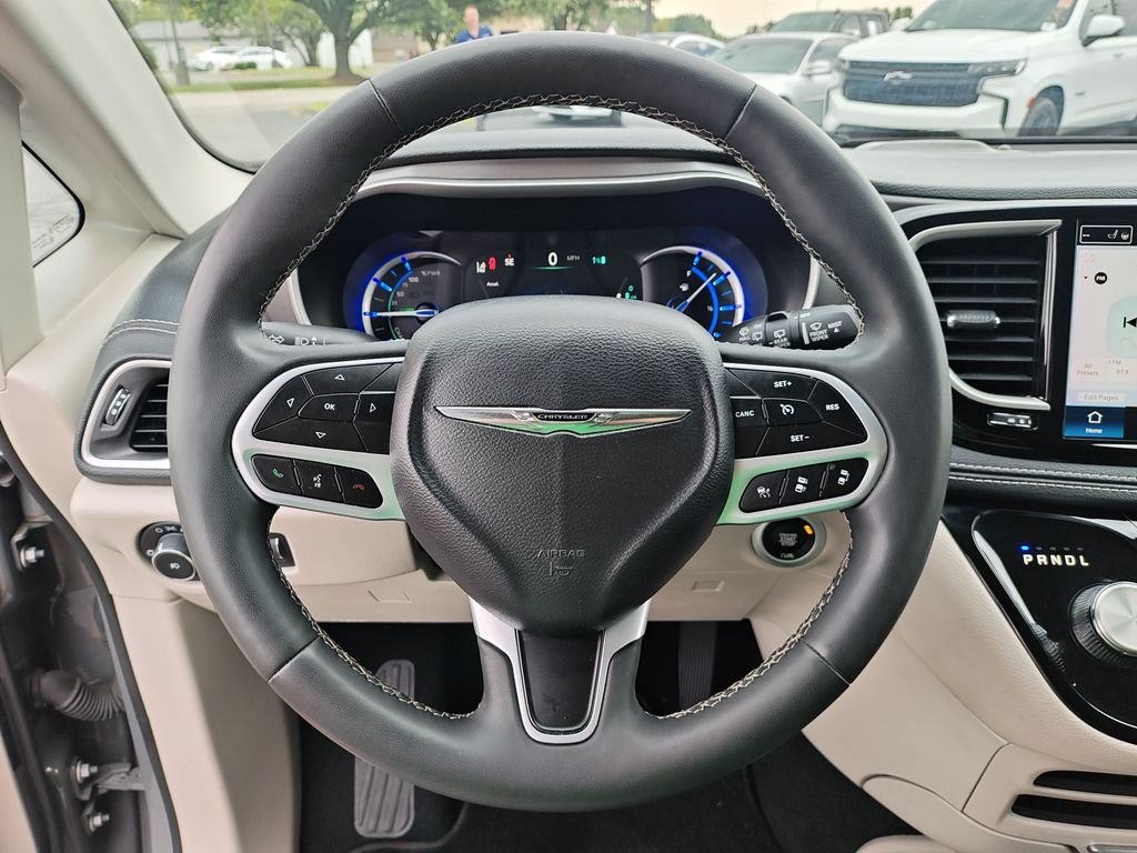 Used 2023 White Chrysler Touring L image 17