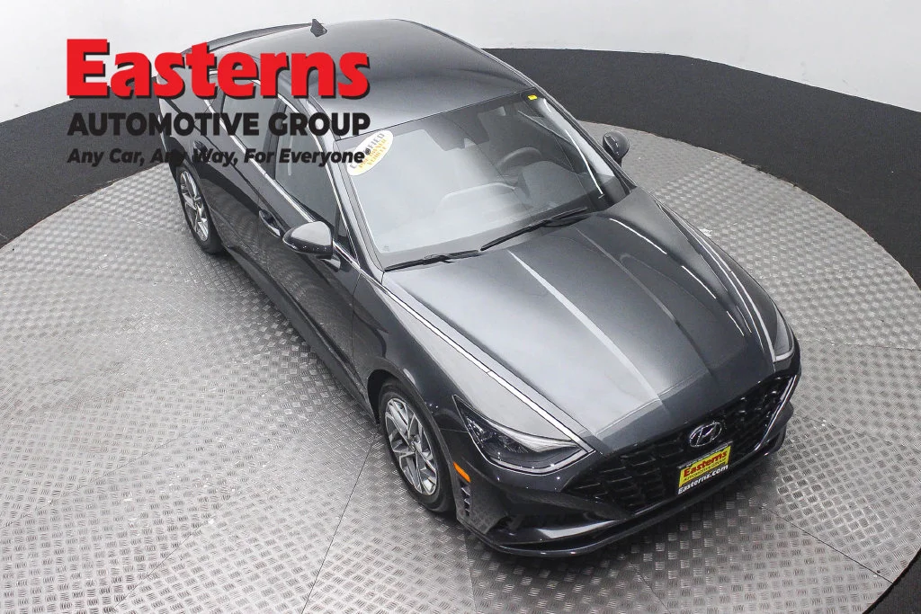 Used 2023 Gray Hyundai SEL image 3
