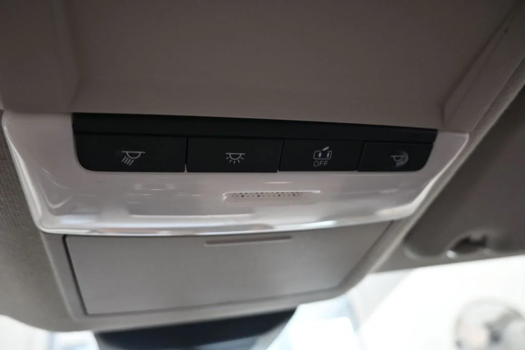 Used 2020 Aspen White Tricoat Nissan SR image 29