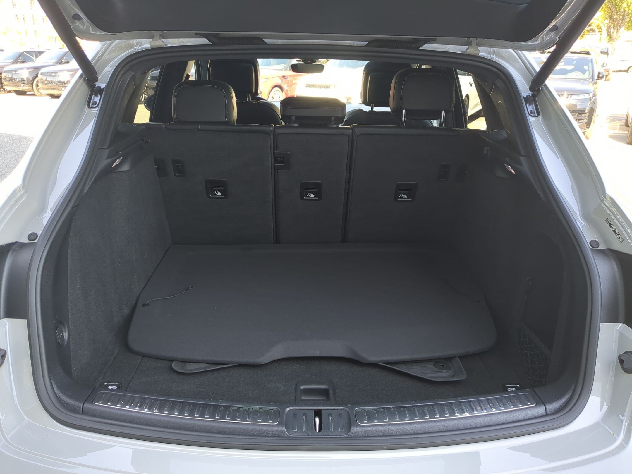 Used 2024 Chalk Porsche AWD image 30