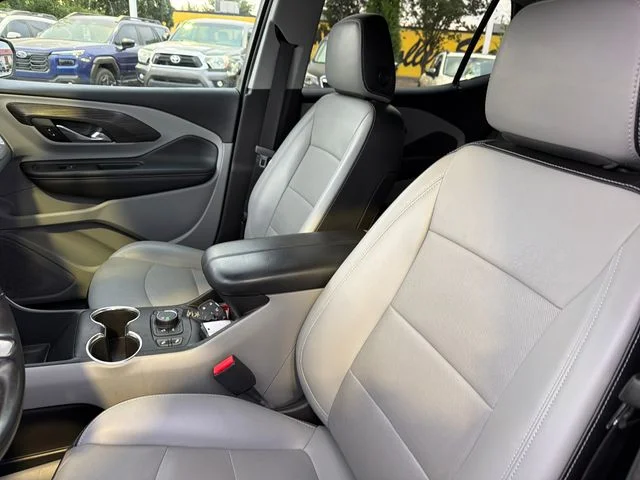 Used 2022 Black GMC SLT image 19