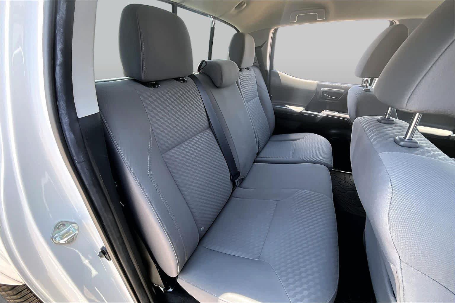 Used 2022 White Toyota SR5 image 19