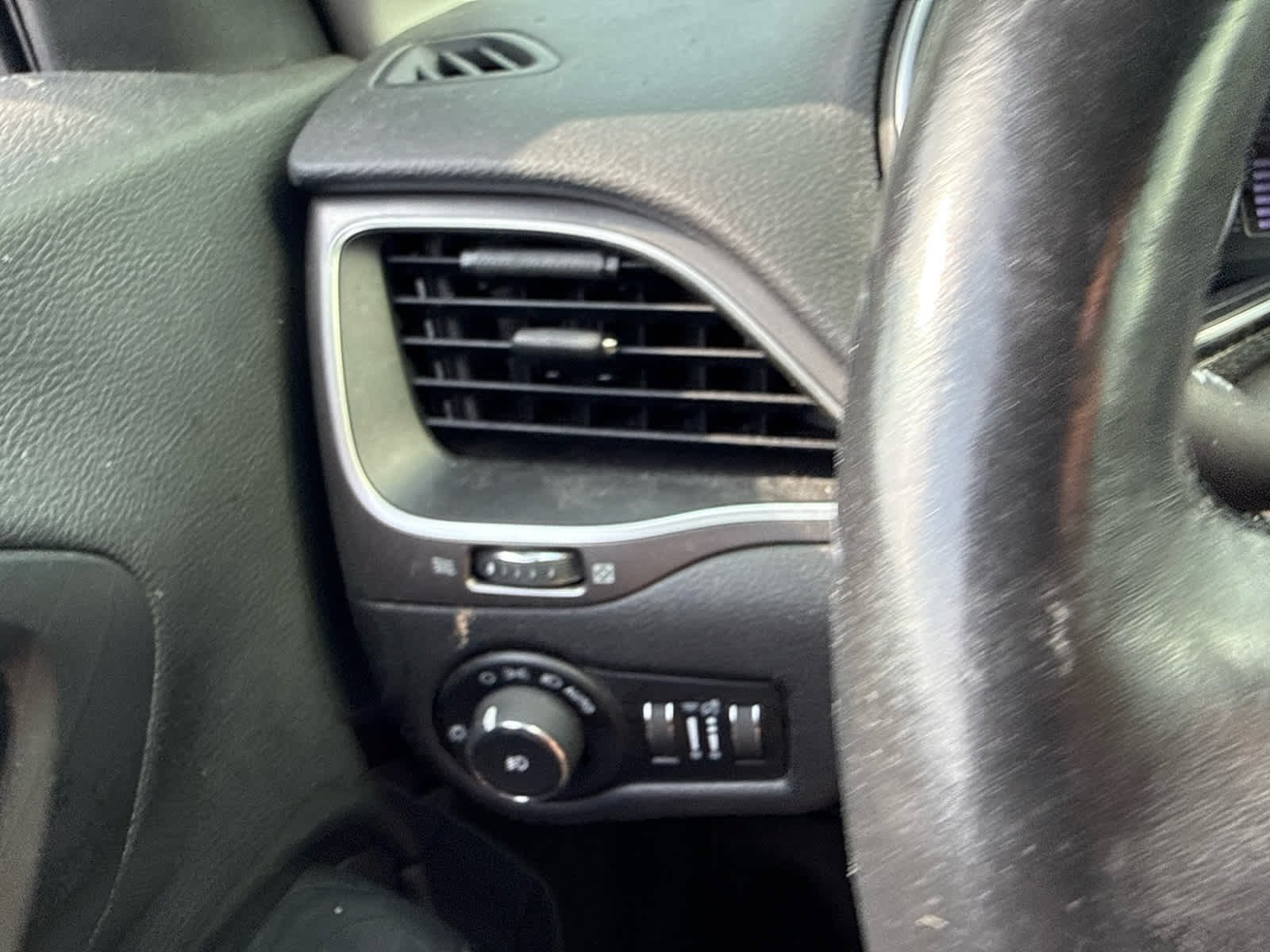 Used 2019 Velvet Red Pearlcoat Jeep Latitude Plus image 14