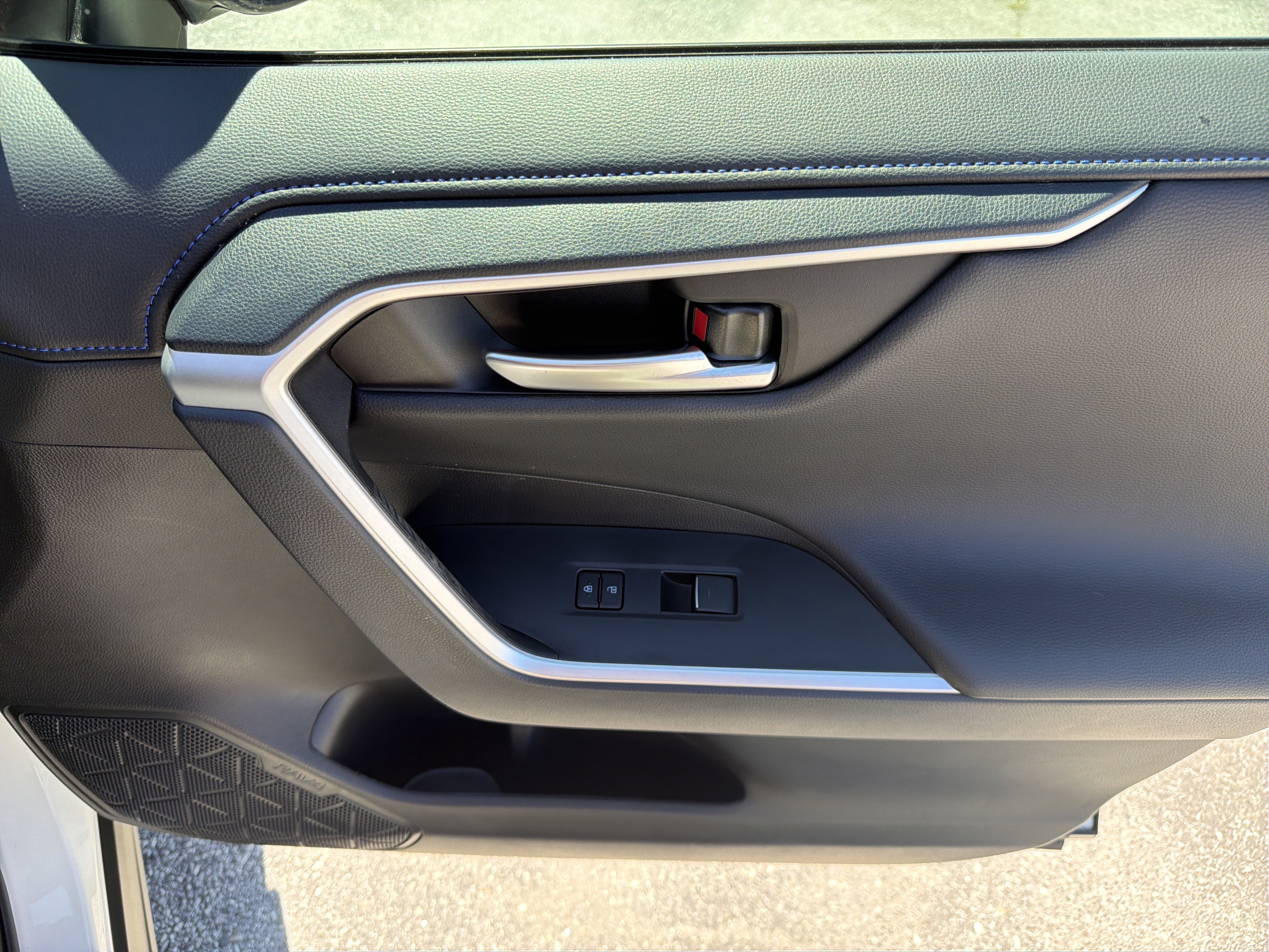 2024 Toyota RAV4 XSE - Photo 14