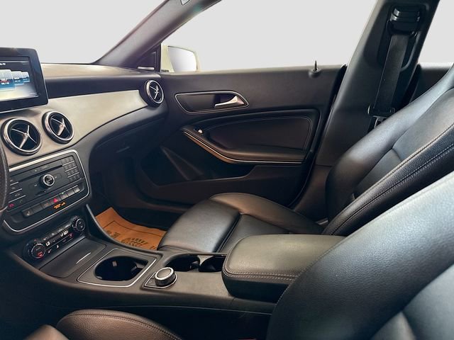 Used 2016 Cirrus White Mercedes-Benz CLA 250 image 22