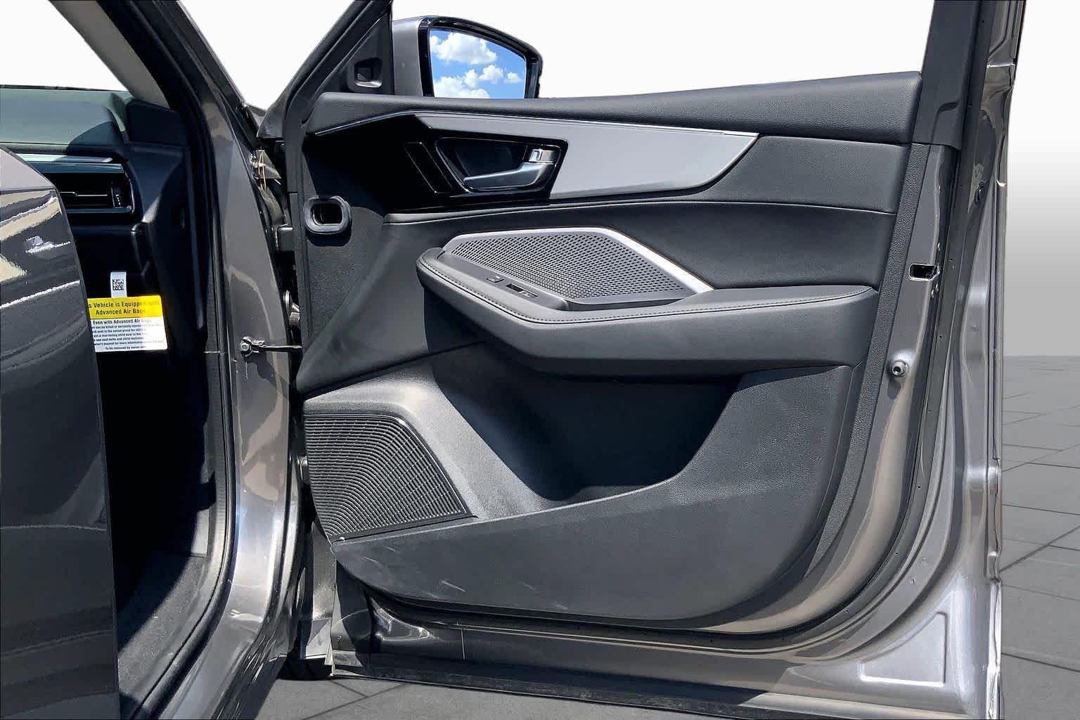 Used 2025 Liquid Carbon Metallic Acura  image 23