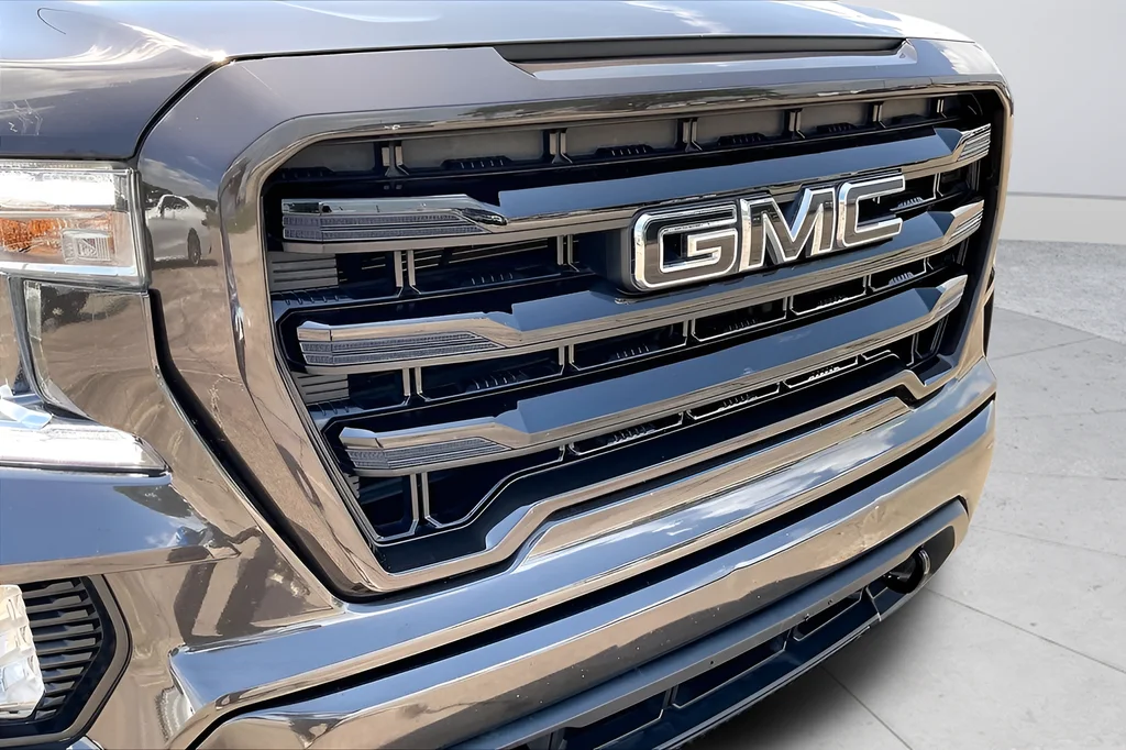 Used 2021 Brown GMC Elevation image 34
