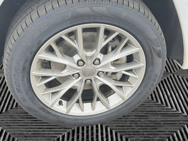 Used 2022 White Jeep Summit 4xe image 10