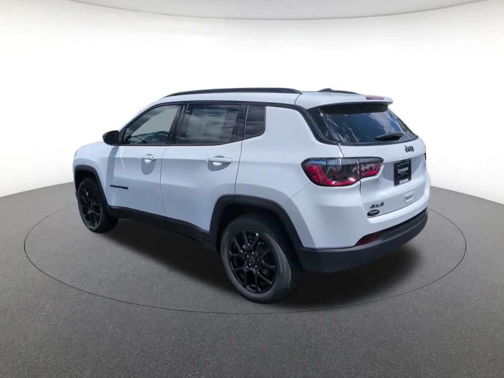 New 2026 Bright White Clear-Coat Exterior Paint Jeep Latitude image 9