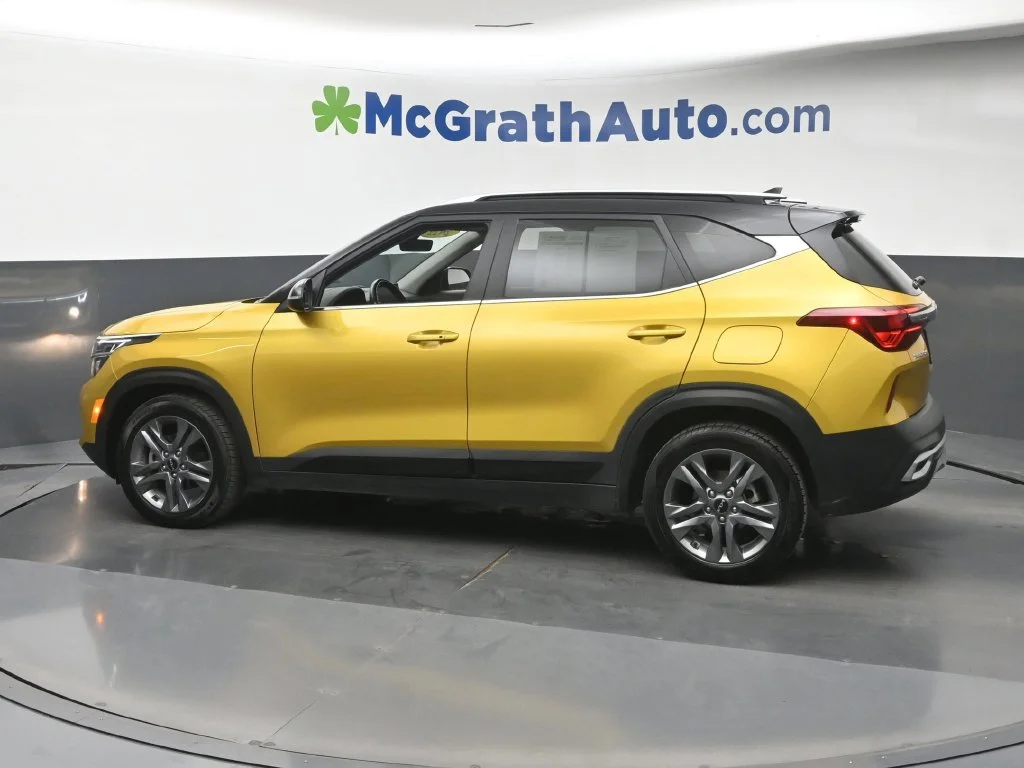 Used 2022 Yellow Kia S image 22
