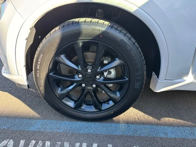 Used 2018 White Dodge SXT image 21