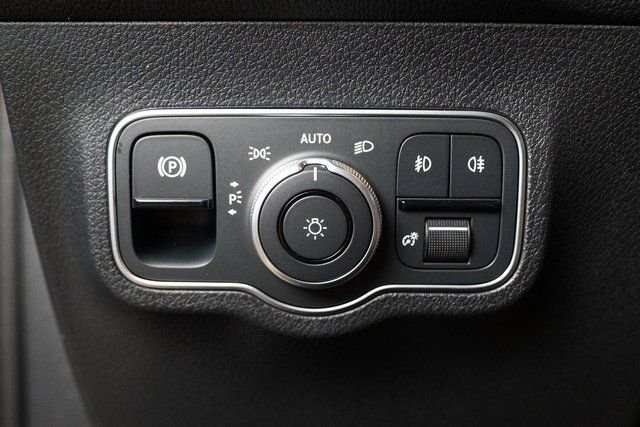 Used 2026 Black Mercedes-Benz GLB 250 image 20