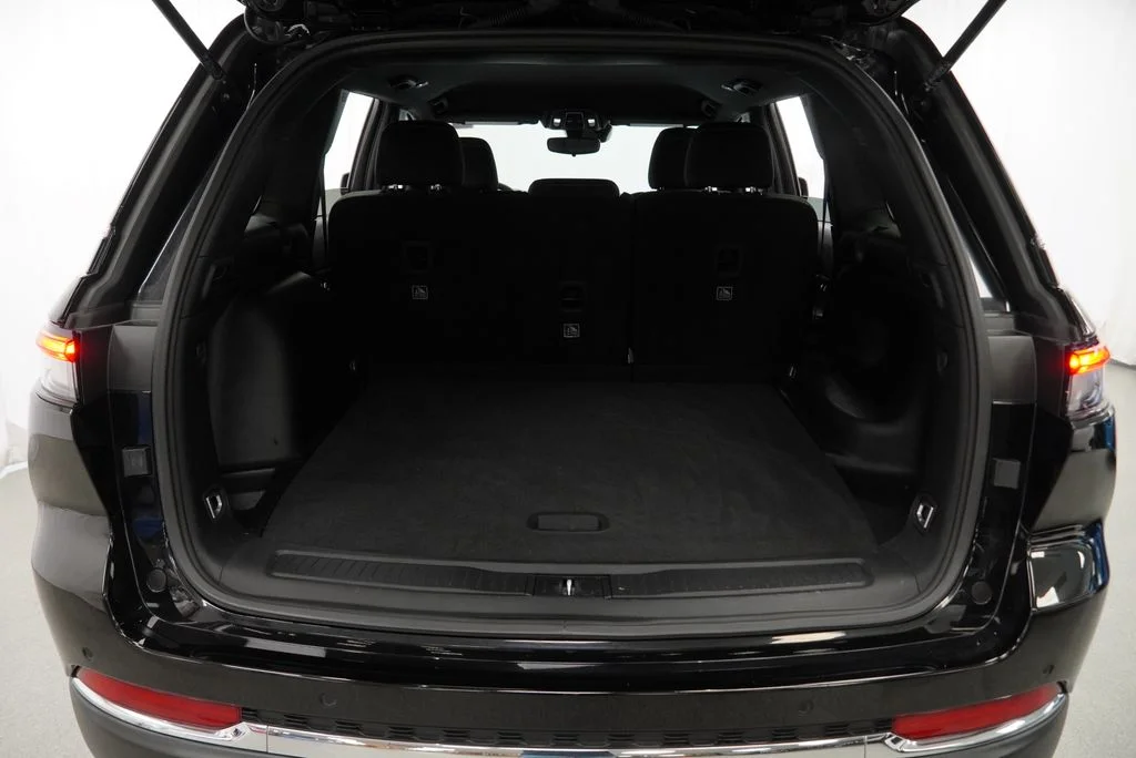 Used 2024 Black Jeep Laredo image 41