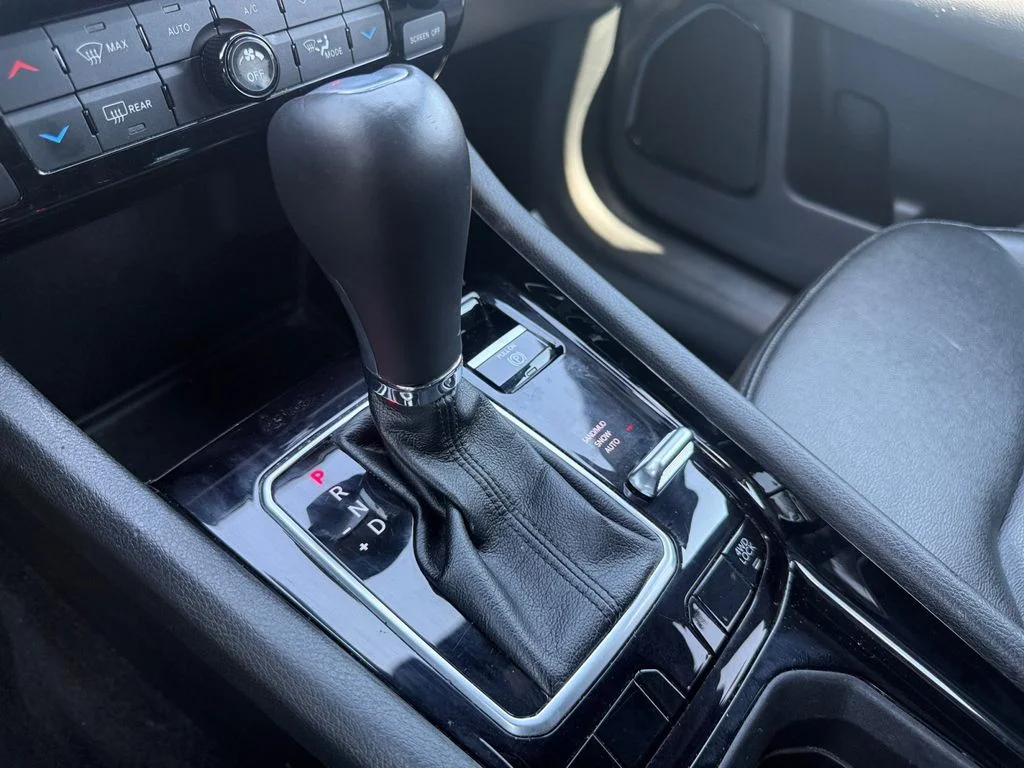 Used 2024 Blue Jeep Limited image 31