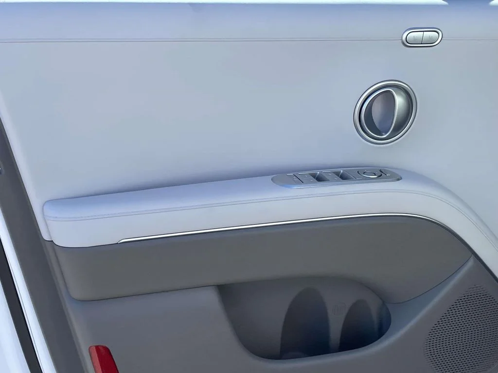 New 2026 White Hyundai SEL Premium image 14