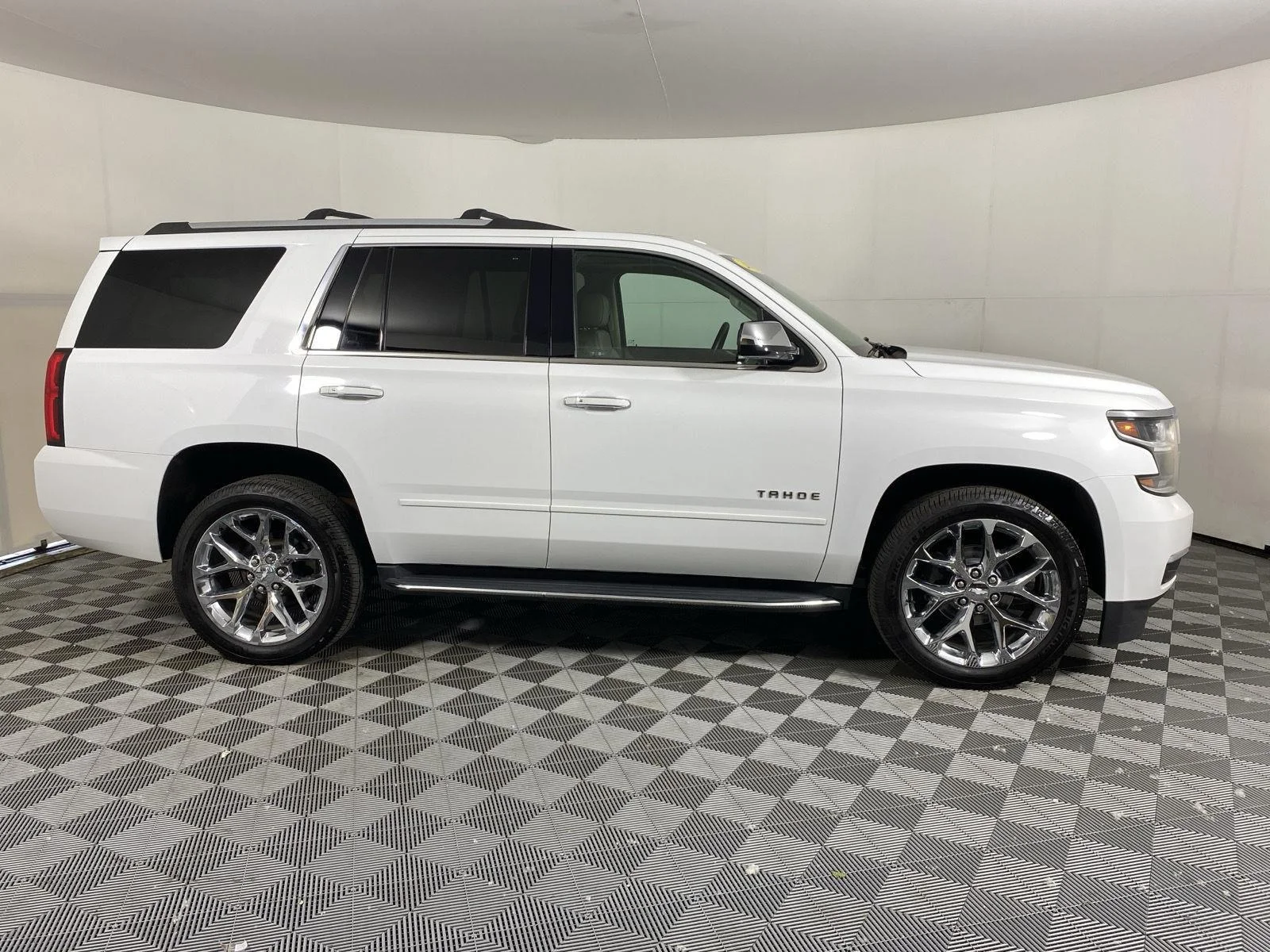 Used 2018 Summit White Chevrolet Premier image 10