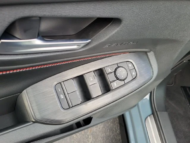 New 2027 Atlantic Gray Metallic / Super Black Two-tone Nissan SR image 15