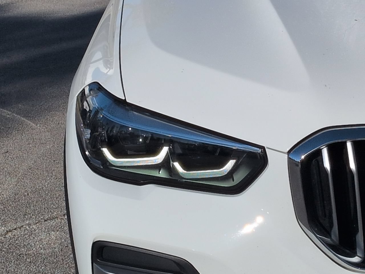 Used 2022 Alpine White BMW sDrive40i image 9