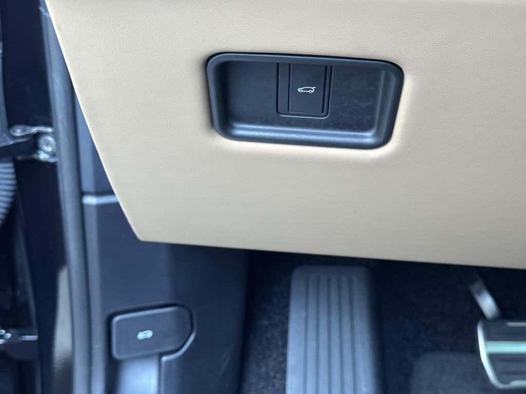 Certified Used 2024 Santorini Black Metallic Land Rover SE image 30