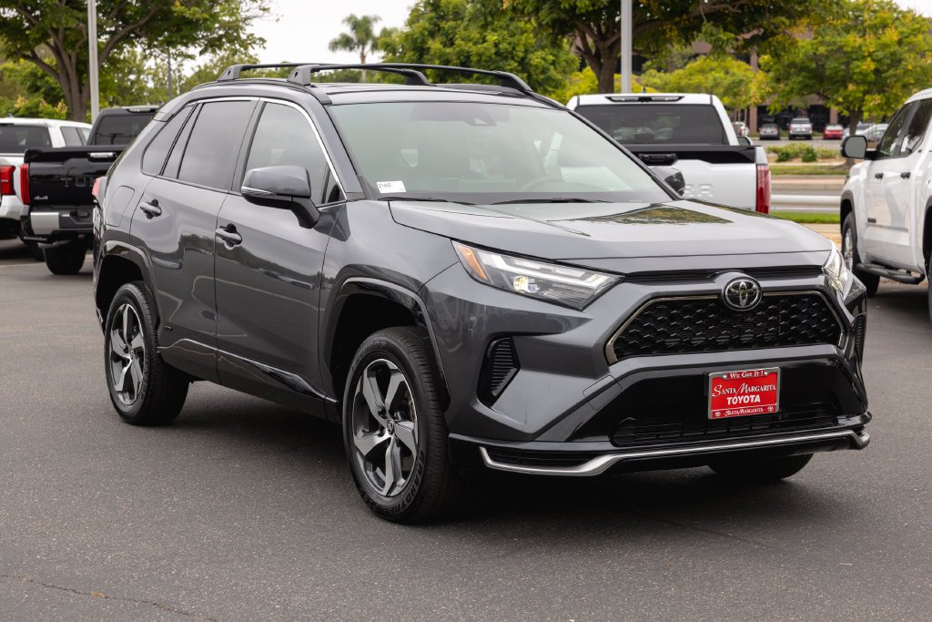 Certified Used 2025 Magnetic Gray Metallic Toyota SE image 3