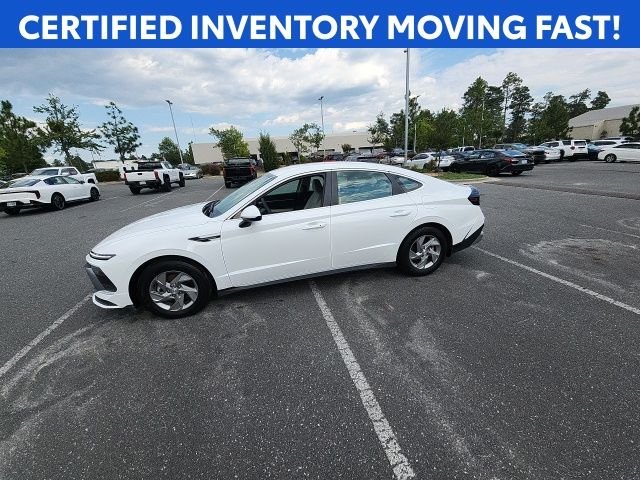 Certified Used 2025 White Hyundai SE image 9