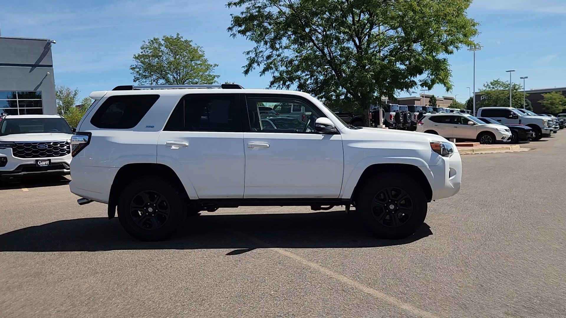 Used 2019 Super White Toyota SR5 image 9