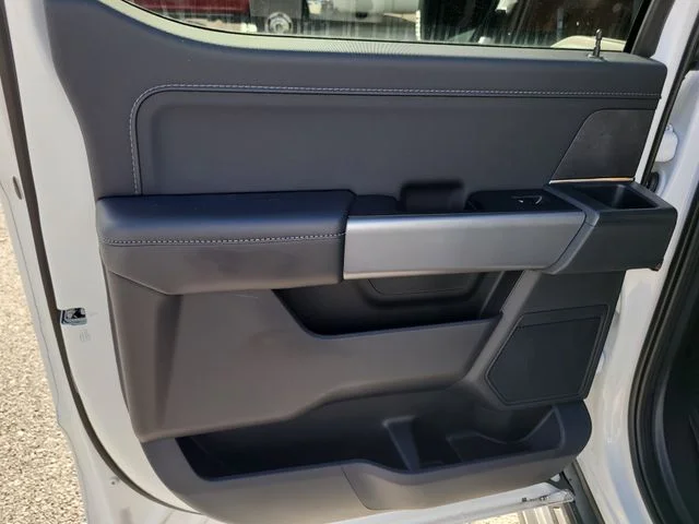 New 2026 Oxford White Ford XLT image 11