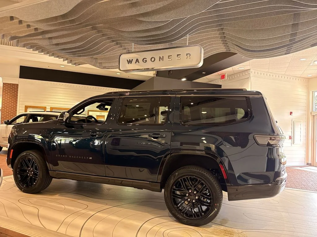 New 2026 Fathom Blue Pearl-Coat Exterior Paint (Late Availability) Jeep Limited Reserve image 8