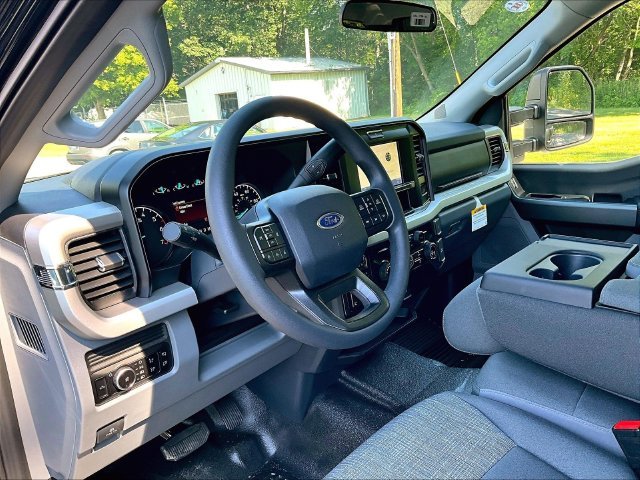 New 2026 Agate Black Metallic Ford XLT image 7