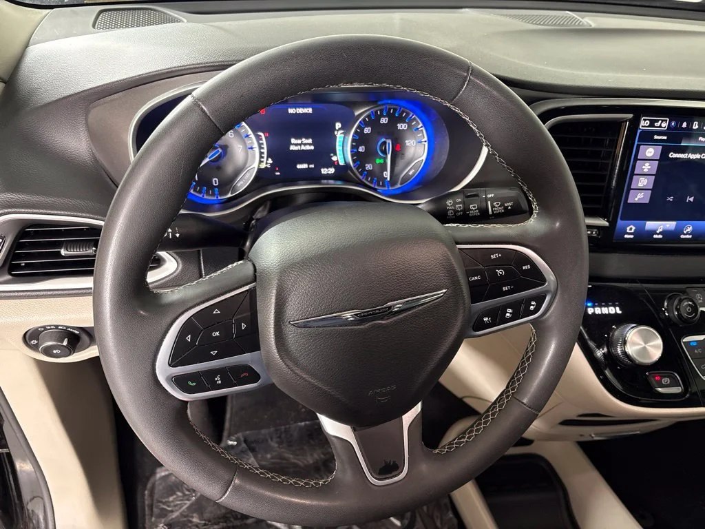 Used 2024 Black Chrysler Touring L image 32