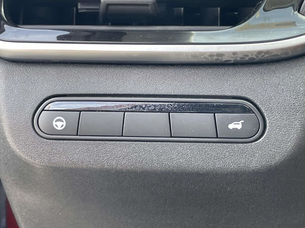 Used 2023 Red INFINITI LUXE image 21