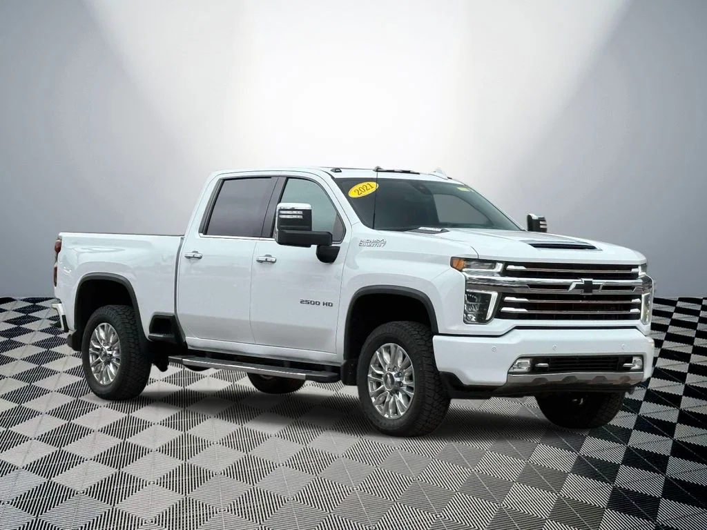 Used 2021 White Chevrolet High Country image 4