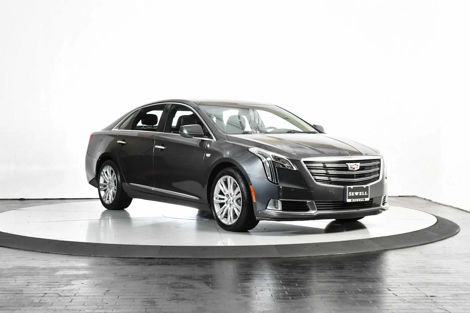Used 2018 Phantom Gray Metallic Cadillac Luxury image 7