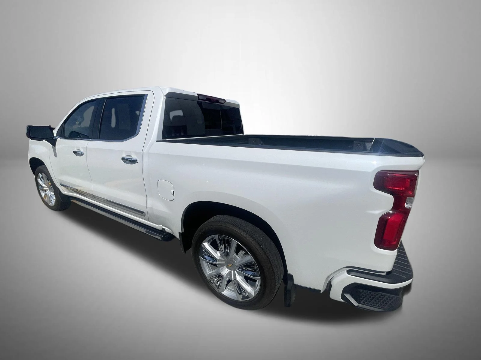 Used 2025 Beige Chevrolet High Country image 6