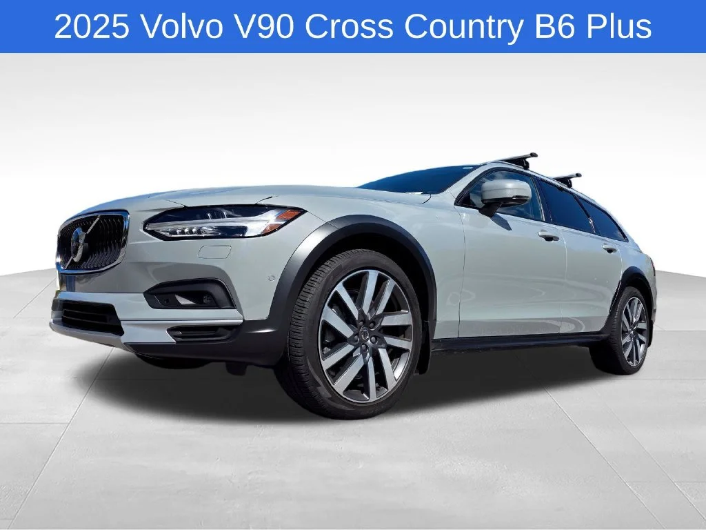 Used 2025 Gray Volvo Plus, B6 AWD Gas (mild hybrid) image 10