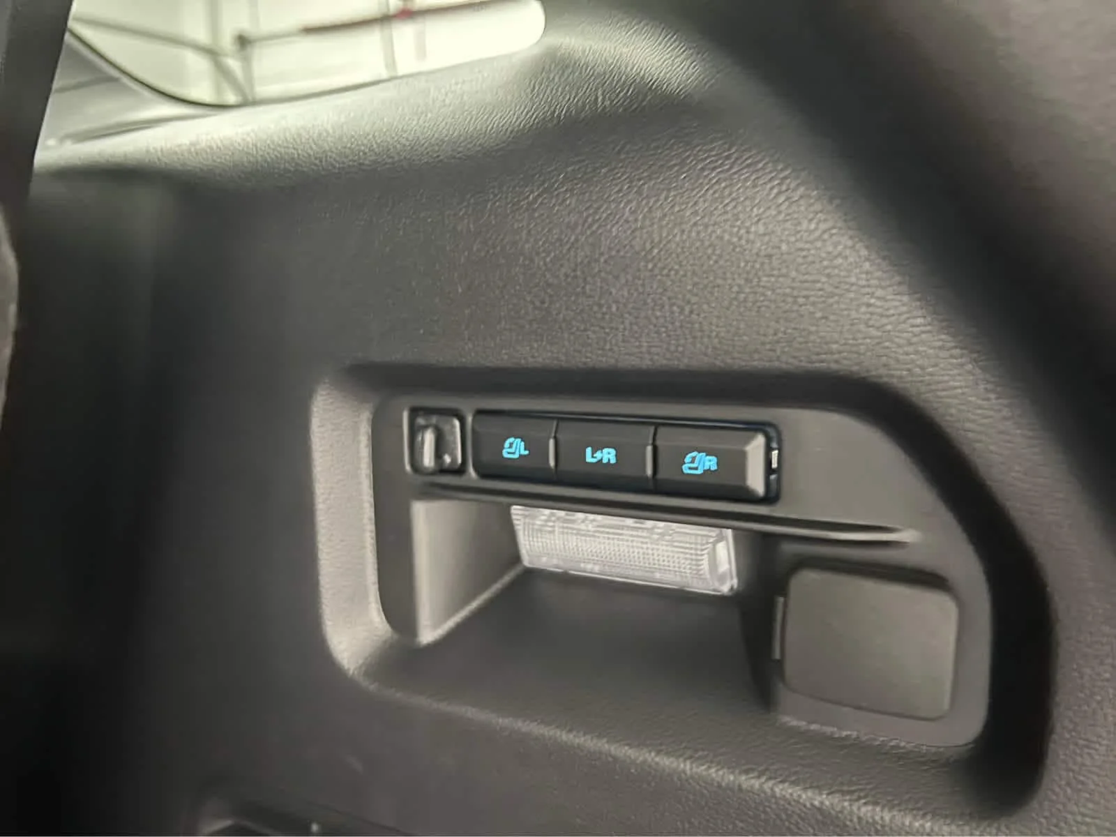 2026 Ford Explorer Tremor - Photo 8