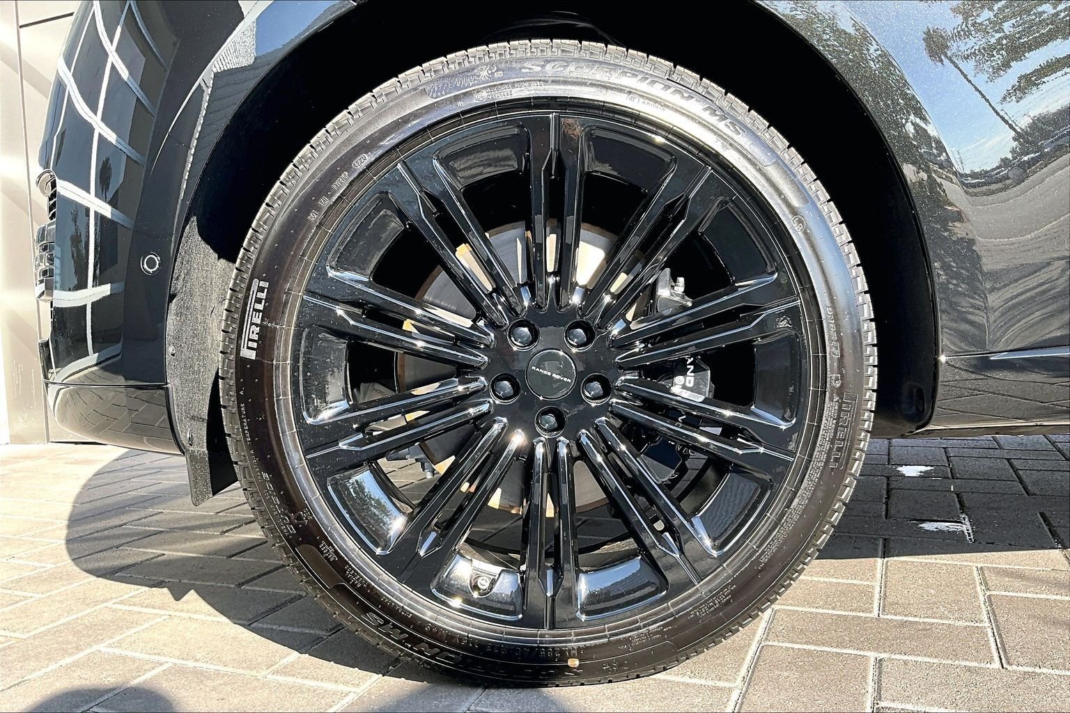 New 2026 Santorini Black Land Rover SE image 13