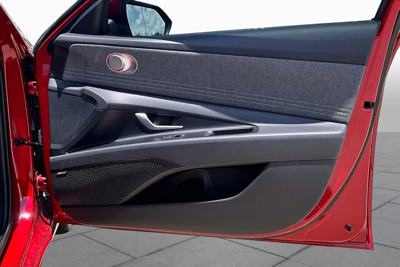 2025 Hyundai Elantra Limited - Photo 20