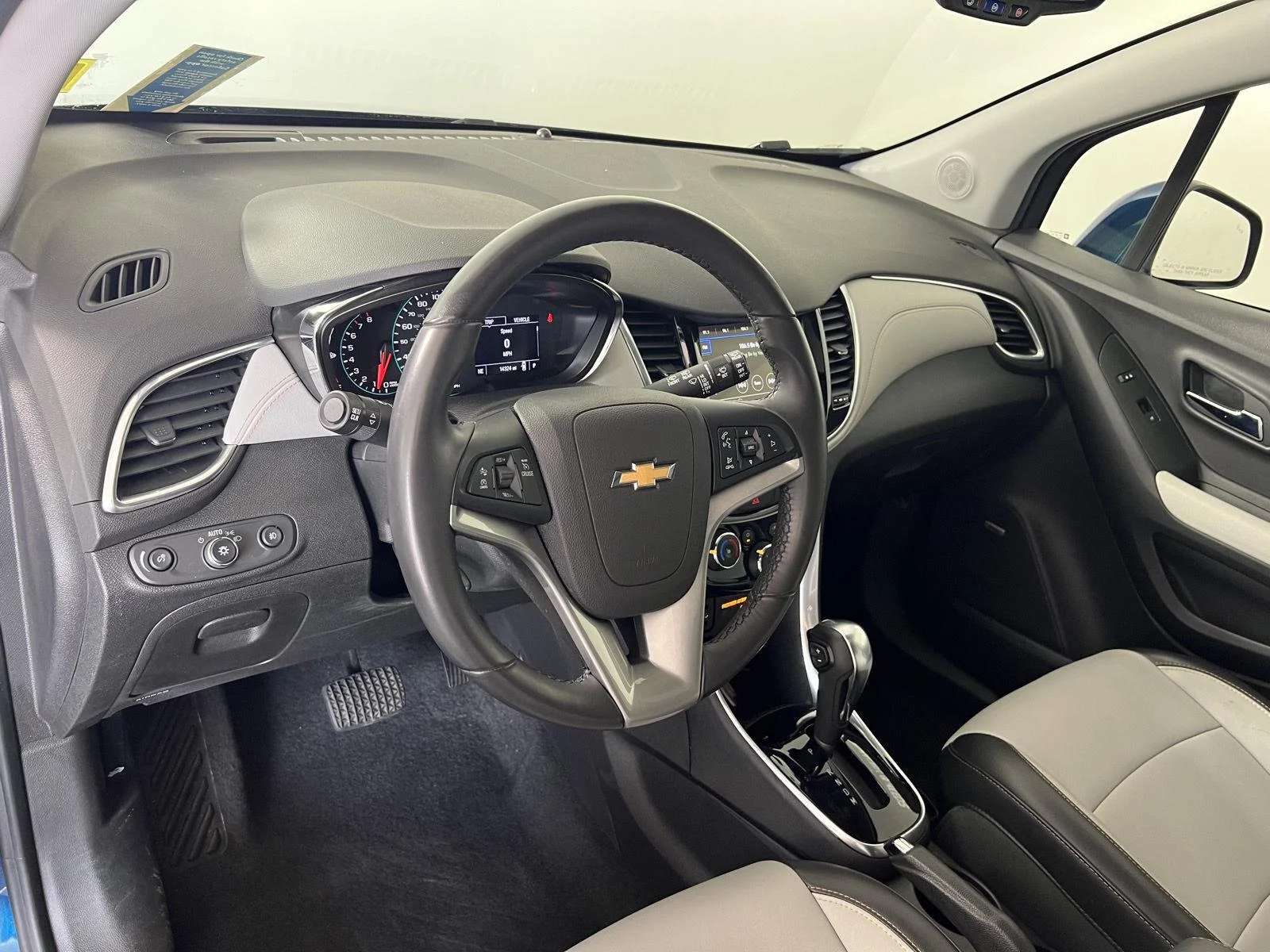 Used 2019 Pacific Blue Metallic Chevrolet Premier image 3