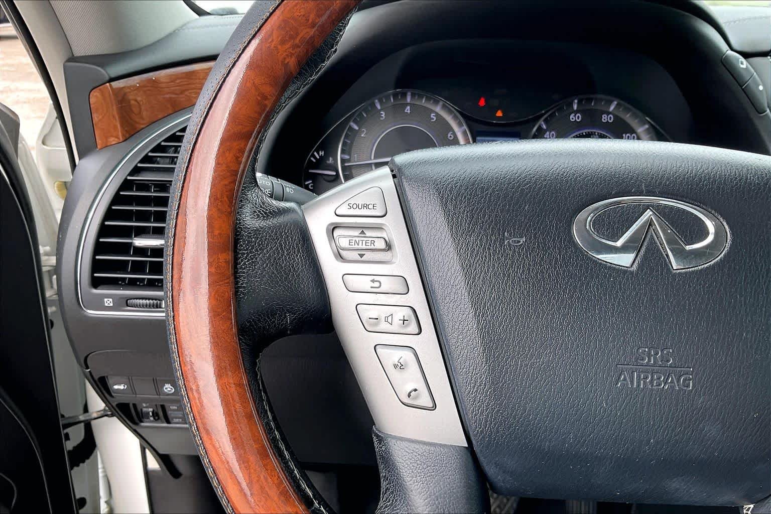 Used 2019 Moonstone White INFINITI LUXE image 24