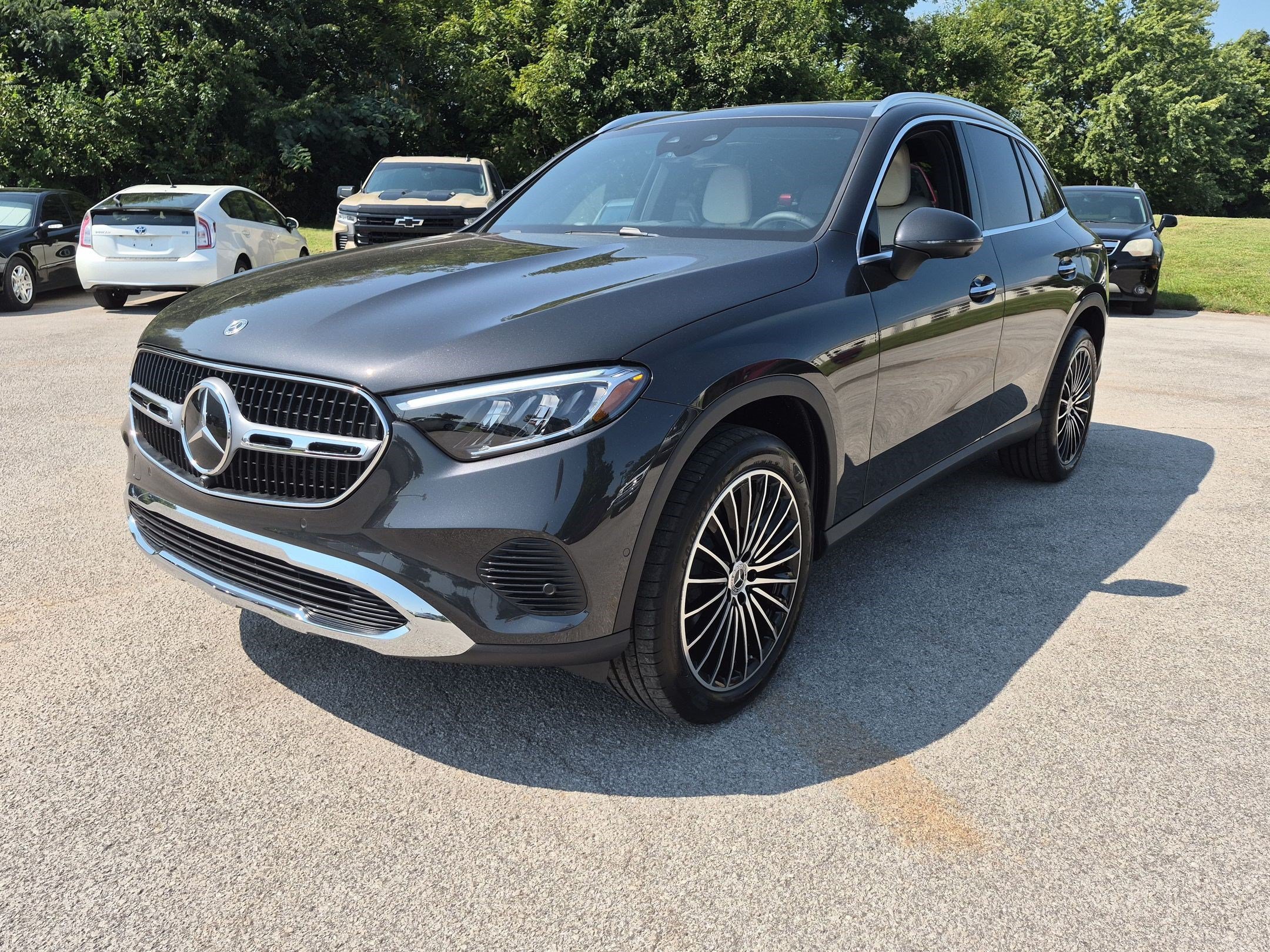 New 2027 Graphite Grey Metallic Mercedes-Benz GLC 300 image 40