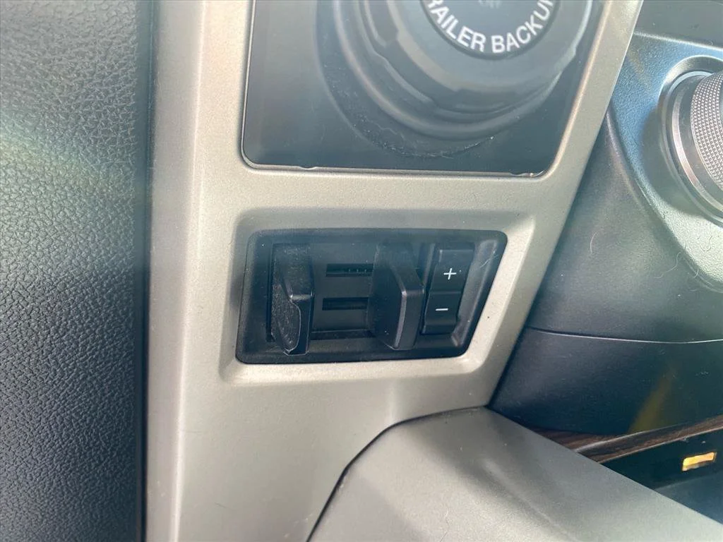 Used 2016 Blue Ford Lariat image 14