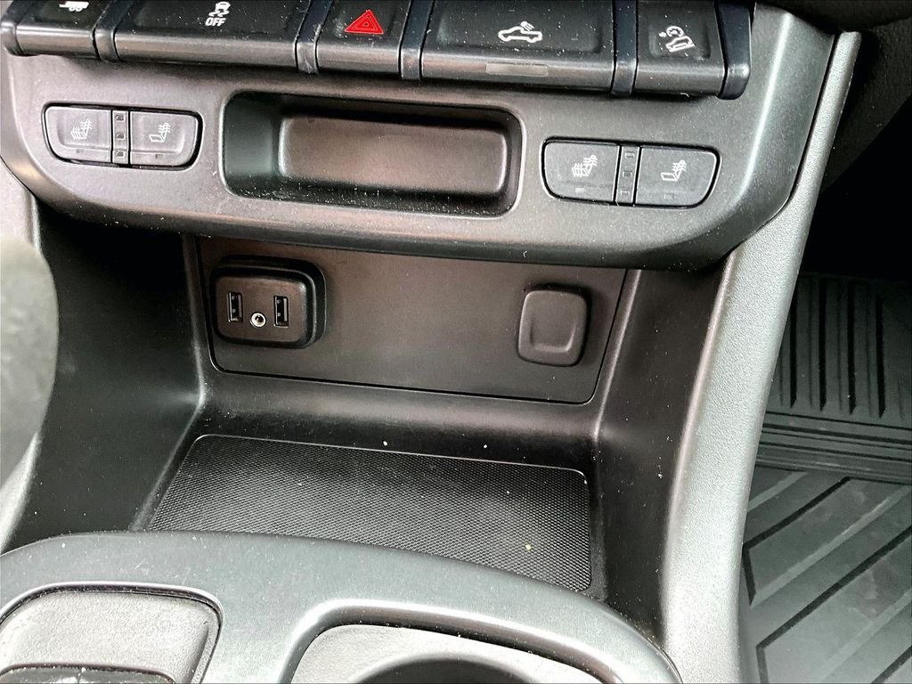Used 2021 White GMC AT4 w/Cloth image 26