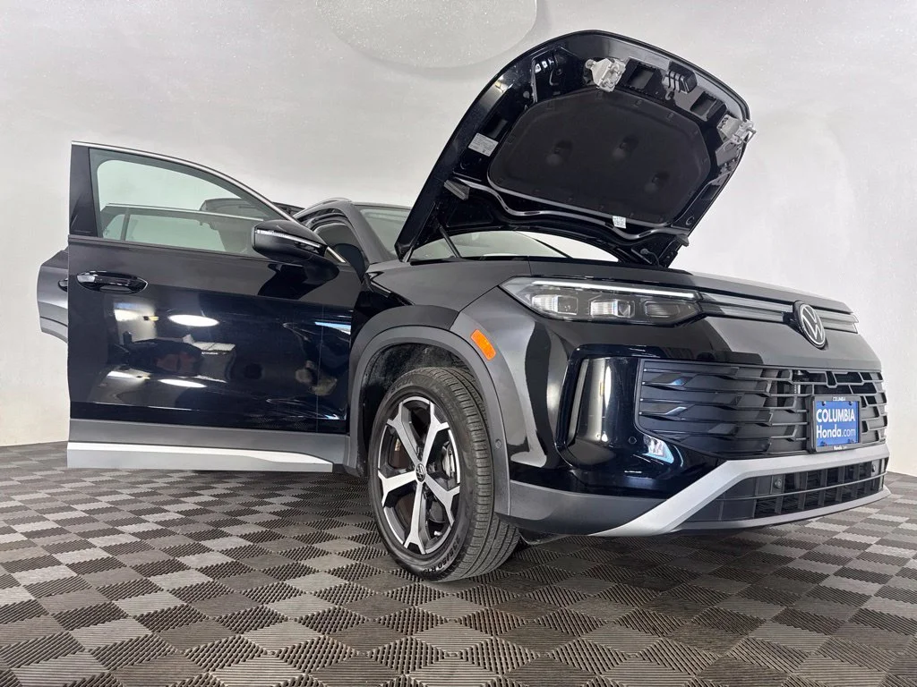 Used 2025 Black Volkswagen 2.0T SE image 19