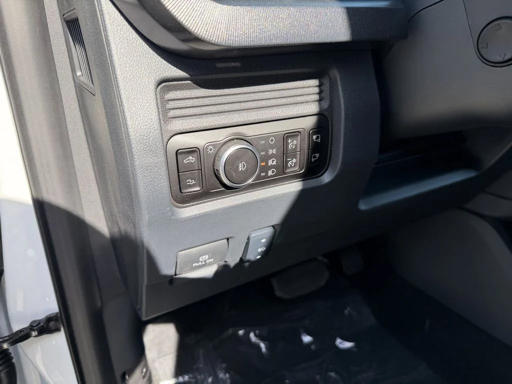 New 2026 Star White Metallic Tri-Coat Ford F-250® Platinum® image 29