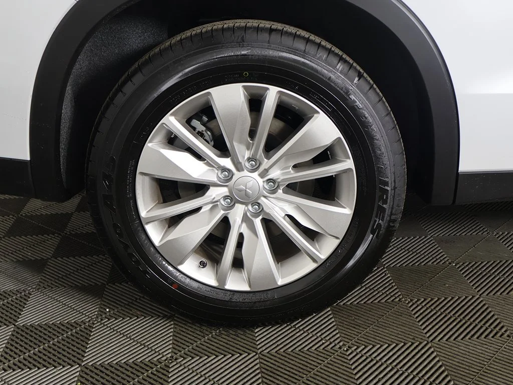 New 2026 White Mitsubishi ES 1.5T S-AWC image 19