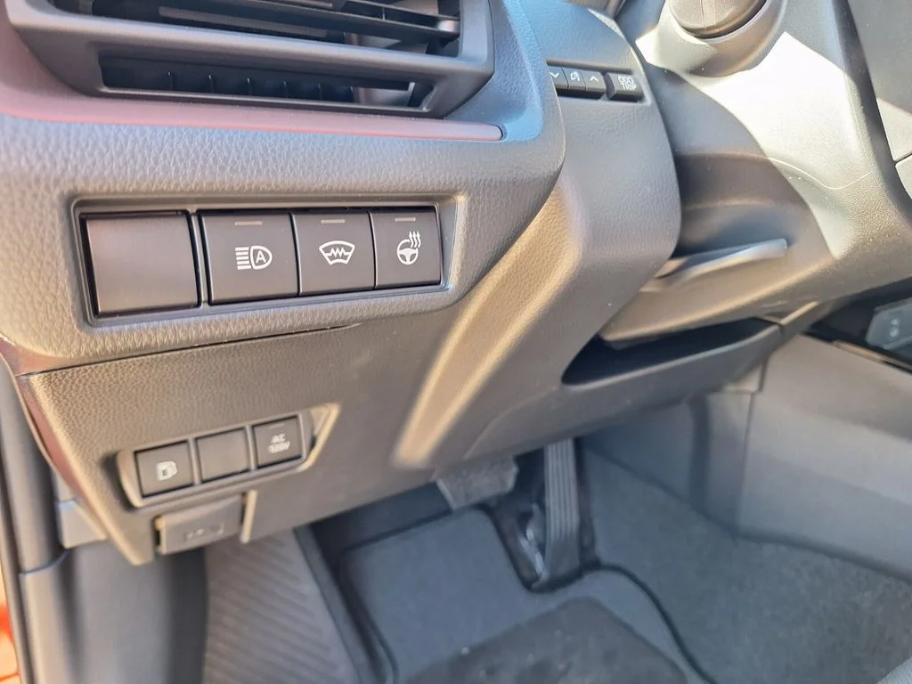 2026 Toyota Prius Plug-in Hybrid SE - Photo 18